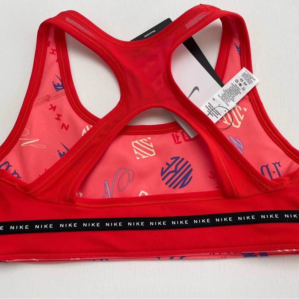 NWT NIKE Girls Swoosh Sports Bra Size S
